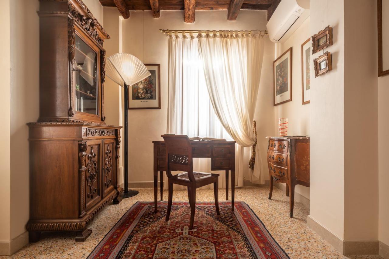 Апартаменты Garden Mansion With Private Mooring R&R Венеция Экстерьер фото