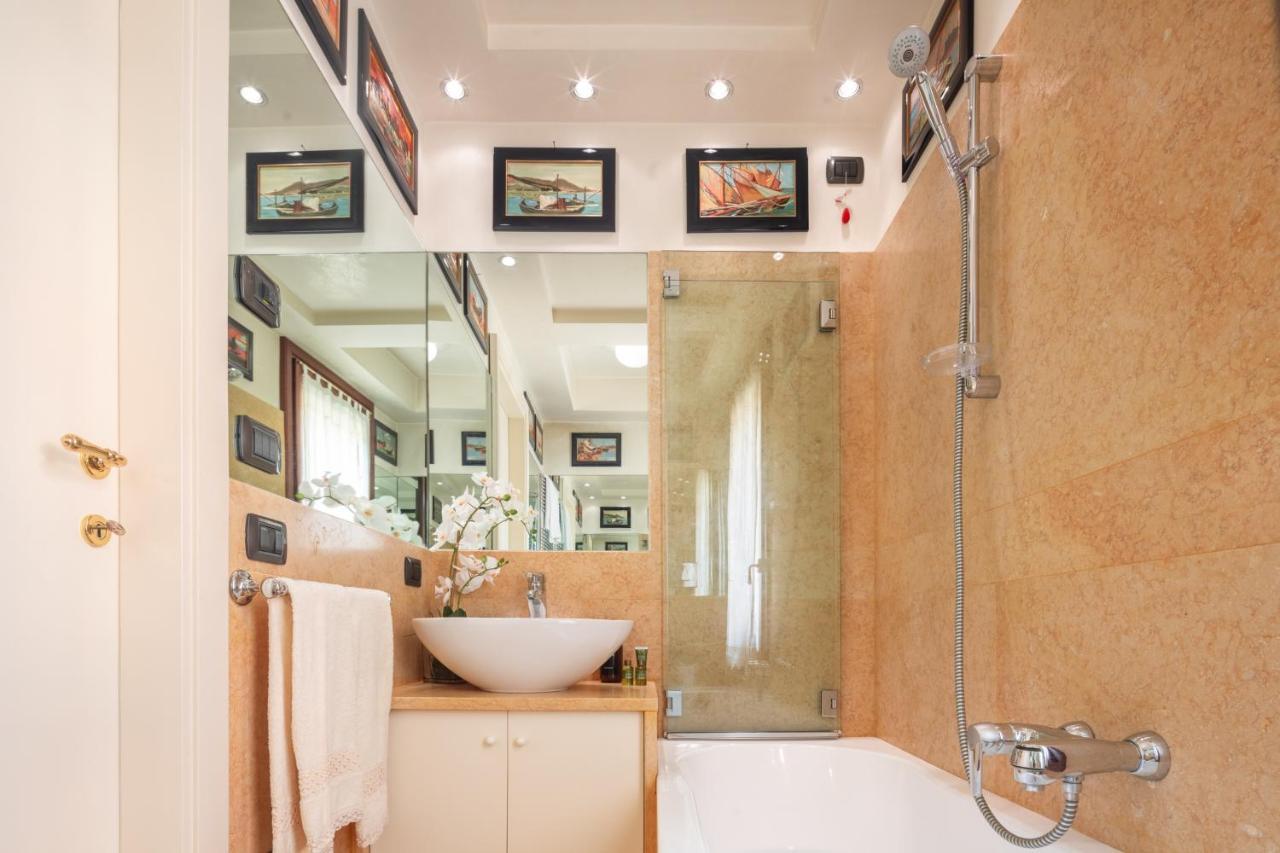 Апартаменты Garden Mansion With Private Mooring R&R Венеция Экстерьер фото