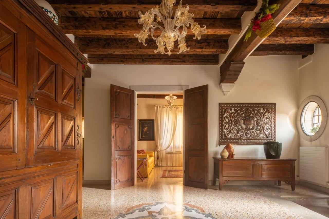 Апартаменты Garden Mansion With Private Mooring R&R Венеция Экстерьер фото